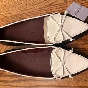 AEROSOLES Black and White Pointed Toe Bow Loafers